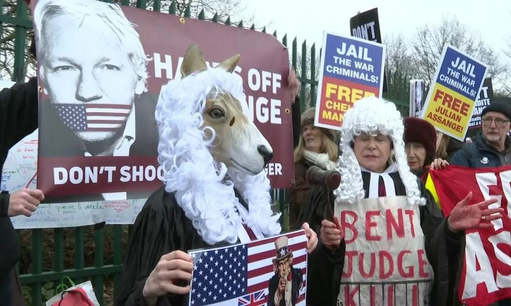 Μπάιντεν: Ζητάει την κεφαλή του Mr. Wikileaks επί πίνακι